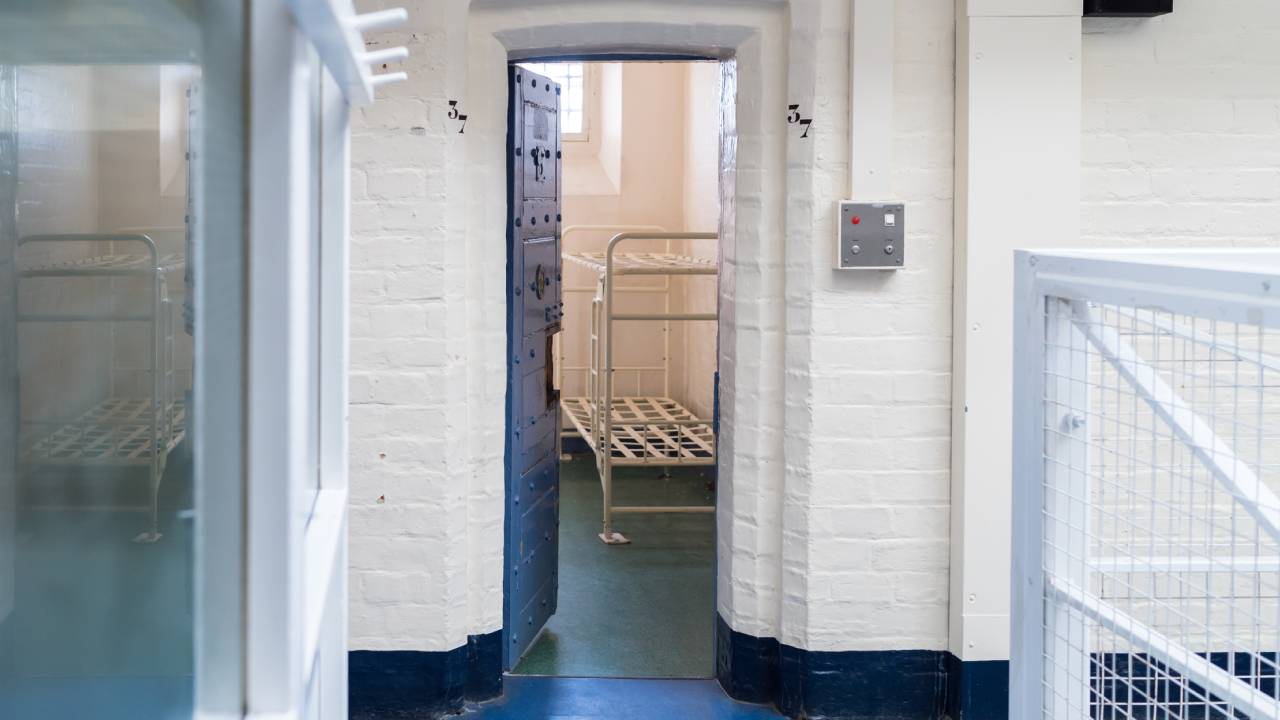 prison-cell-summary